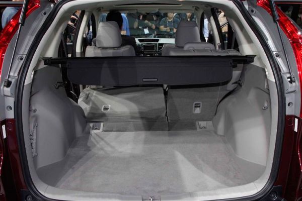 2013-Honda-CR-V-rear-trunk