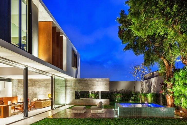 Backyard of Modern Planalto House by Flavio Castro at night