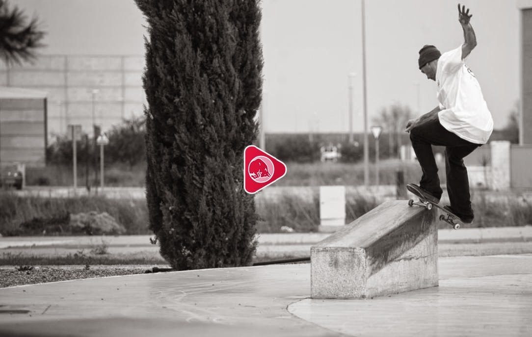 http://www.redbull.com/es/es/skateboarding/stories/1331699711417/skate-flamenco-andalucia-capitulo-1