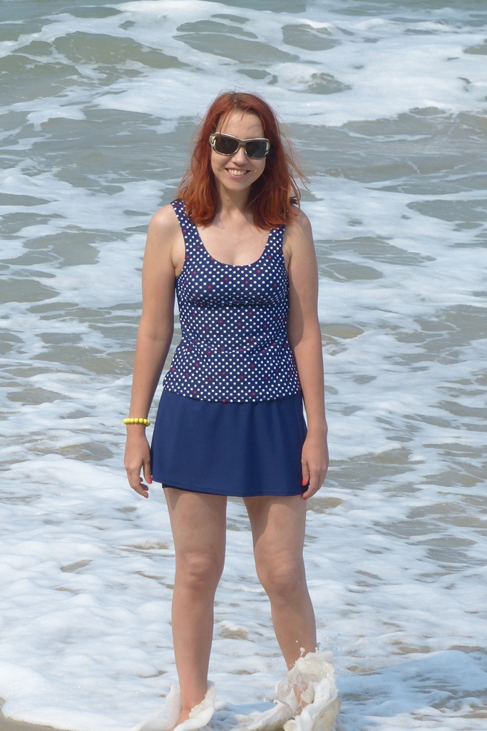Two-piece polka dot swimsuit in navy blue 