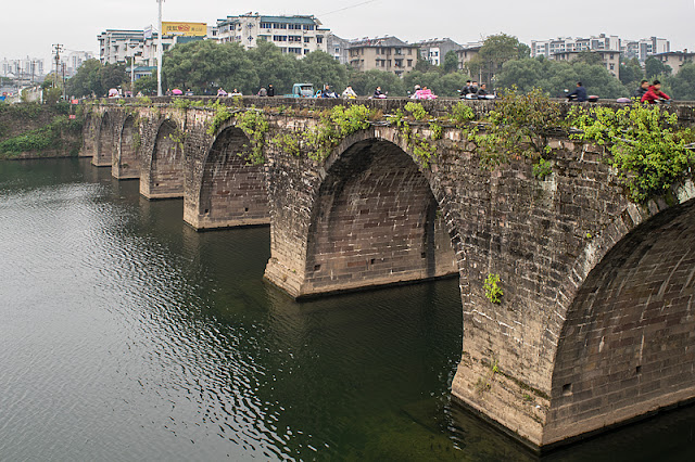 Le vieux pont en pierres de Tunxi