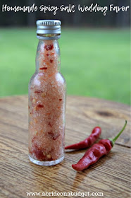 Your wedding guests will LOVE this Homemade Spicy Salt Wedding Favor. You can make it ahead of time too. Get the directions at www.abrideonabudget.com.