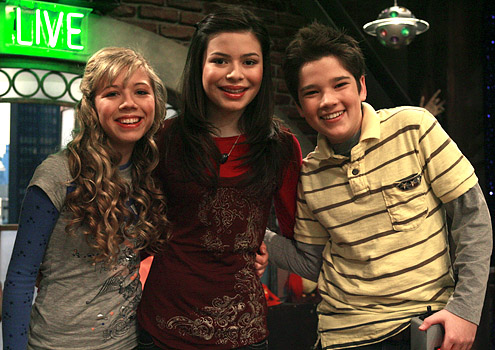 The iCarly cast Jennette McCurdy as Sam Miranda Cosgrove as Carly