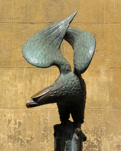 Aquila (Eagle) fountain by Bruno Buracchini, Piazza Postierla, Siena