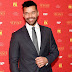 Cantor Ricky Martin posta nude em sua rede social para divulgar show em Las Vegas