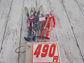 中古品　ウルトラマンフィギュアセット　４９０円