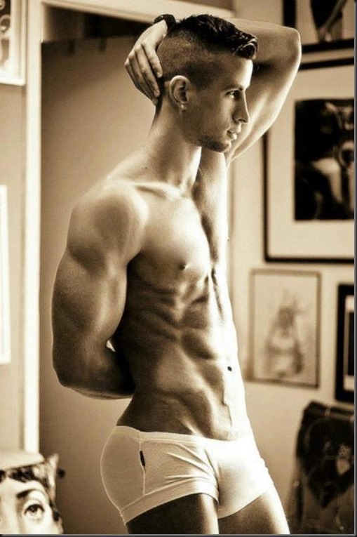 HOMEM DE CUECA BRANCA 013