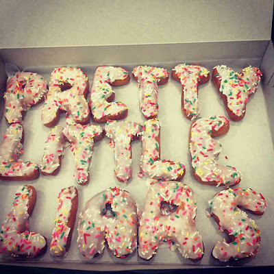 PLL Table Read 6x11 Donuts