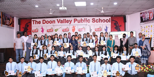 देवबंद स्थित दून वैली पब्लिक स्कूल में "हर्ष विद्या रत्न अवॉर्ड समारोह २०२५ का भव्य आयोजन पात्र छात्र/छात्राओं को 25 लाख 32 हजार रूपये की छात्रवृति प्रदान/वितरित कर किया गया। छात्र/छात्राओं के खिले चेहरे।
