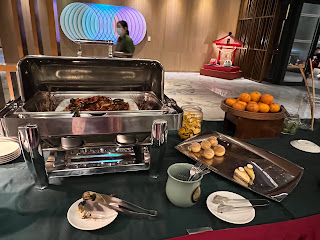宜蘭親子住宿首選：全新開幕的綠舞觀光飯店搭配綠舞日式主題園區是很棒的親子同樂經驗.園區內很豐富多元的親子活動適合各年齡層,飯店房間新,餐飲品質優,很漂亮的戶外泳池和室內室外裸湯.最讓小朋友尖叫的還是超萌草泥馬和水豚君,還有可愛狐獴和鴨鴨可以餵食.超美日式園區讓這兩年因為疫情不能出國的我們有到日本感覺