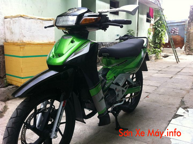 Satria sơn màu đen xanh Z1000