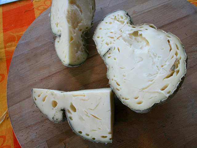 Gerarchico cheese made by Caseificio La Teresina