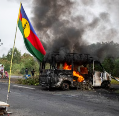  Amidst a road blockade, French police arrive in New Caledonia, a scene of protest