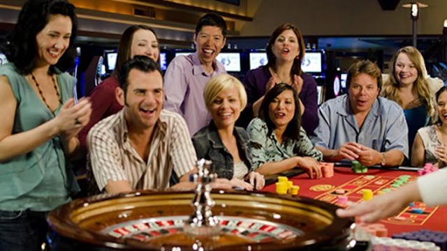 Four Advantages of Playing Poker in an Online Casino