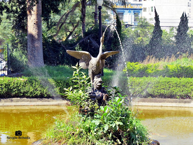 Close-up da Escultura e Fonte Garça - Parque Jardim da Luz - Luz - São Paulo