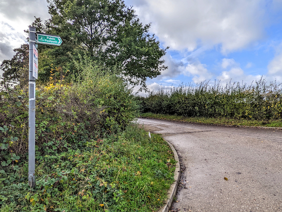 Turn left on Kimpton bridleway 59