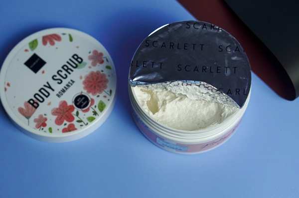 Scarlett whitening body scrub romansa