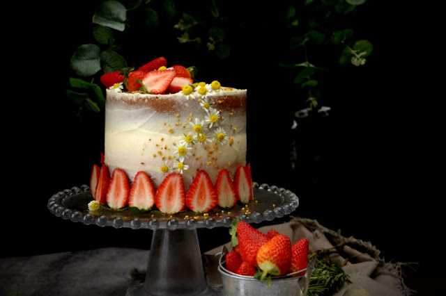 naked-cake-de-camonila-con-cheesecake-de-fresa