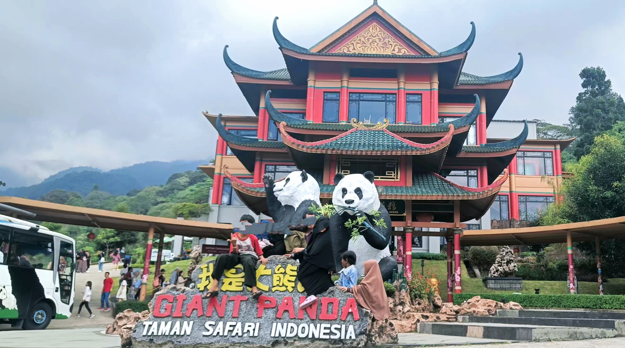 Pengalaman Mengunjungi Istana Panda Taman Safari Indonesia