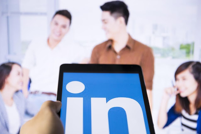 لنكدين LinkedIn  تستعد لإطلاق أداة البث المباشر الخاصة بها