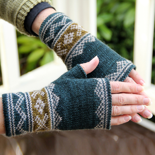 Lusekofte-sque Mitts - Free Pattern