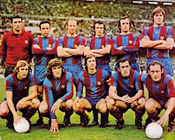 F. C. BARCELONA - Barcelona, España - Temporada 1974-75 - Sadurní, Rifé, Gallego, De la Cruz, Juan Carlos, Migueli; Rexach, Heredia, Cruyff, Asensi y Clares - F. C. BARCELONA 4 (Clares 2, Heredia y Rexach) R. C. D. ESPAÑOL 1 (Marañón) - 30/03/1975 - Liga de 1ª División, jornada 25 - Barcelona, Nou Camp - El Barsa fue 3º en la Liga, con Rinus Michels de entrenador