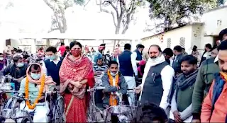 दिव्यांगों को सांसद, विधायक ने वितरित किया उपकरण | #NayaSaberaNetwork