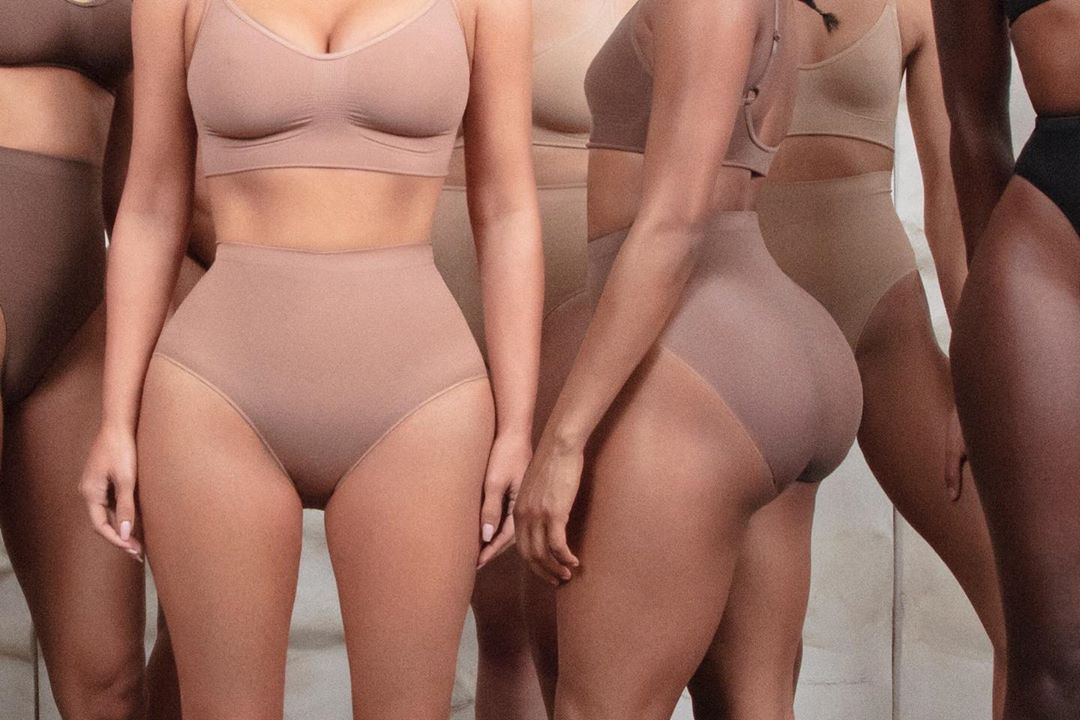 La (nada afortunada) línea de fajas, de Kim Kardashian - High on Fashion