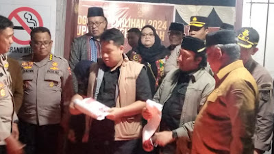 Jelang Tengah Malam, Komisi A DPRK Aceh Tengah Saksikan Pemusnahan 173 Kertas Suara