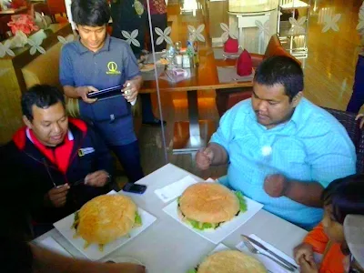 Goliath Burger Challenge Di Hotel Grand Aston Yogyakarta Bersama KBJ