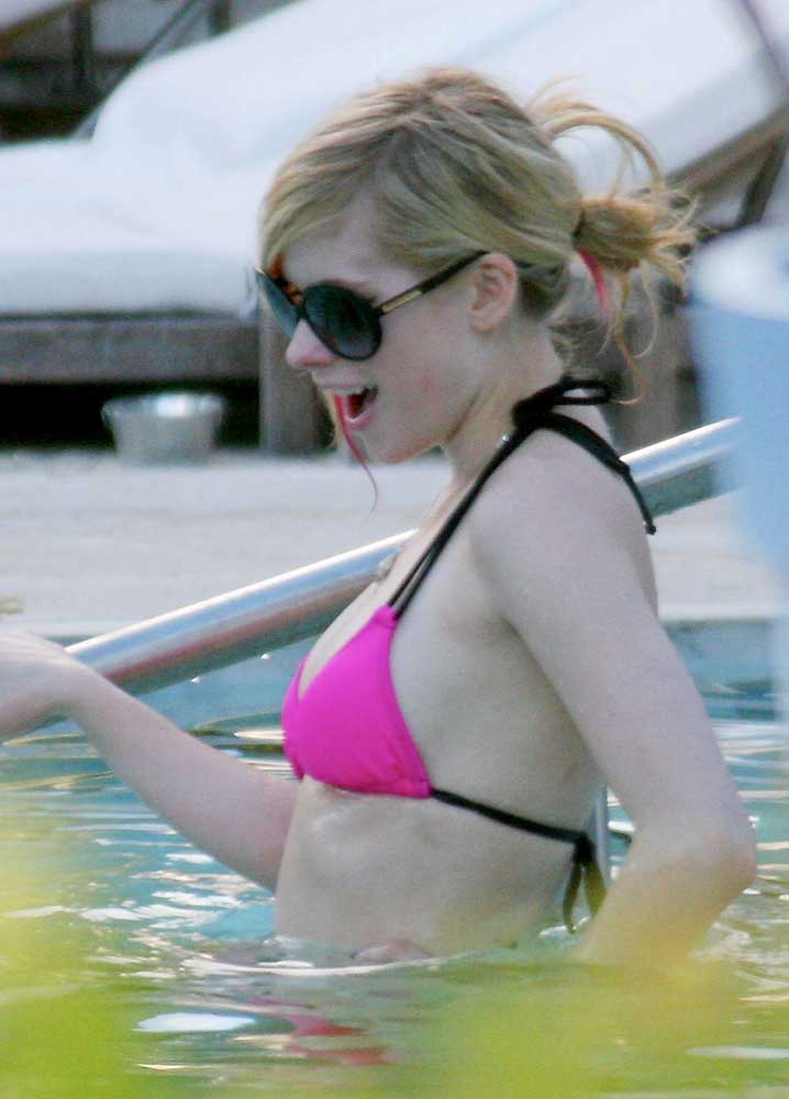 Avril Lavigne In Bikini