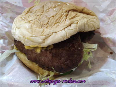 beef burger yang besar dan padu