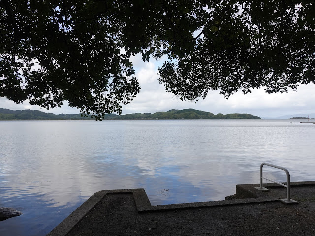 湊山公園の中海岸辺の彫刻ロード