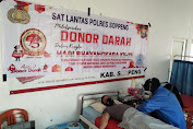 Menyambut Hari Bhayangkara Ke-75 Tahun, Personil Sat Lantas Polres Soppeng Gelar Donor Darah