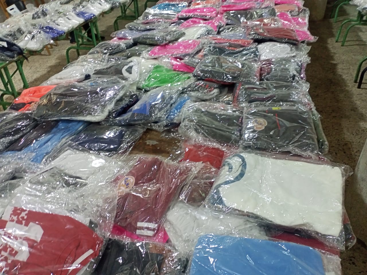 فانلات وأحذية..توزيع أطقم ملابس على 620 طفل يتيم بمطوبس - صور