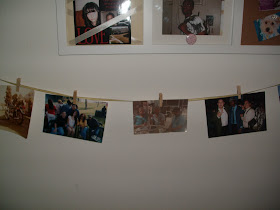 BerryMorins Bits and Tips: Inexpensive Wall Decor - Photo Clothesline