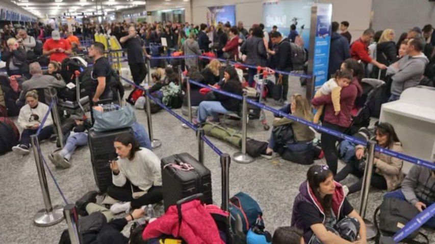 Protesta gremial dejó a unos 10.000 pasajeros varados en aeropuertos argentinos