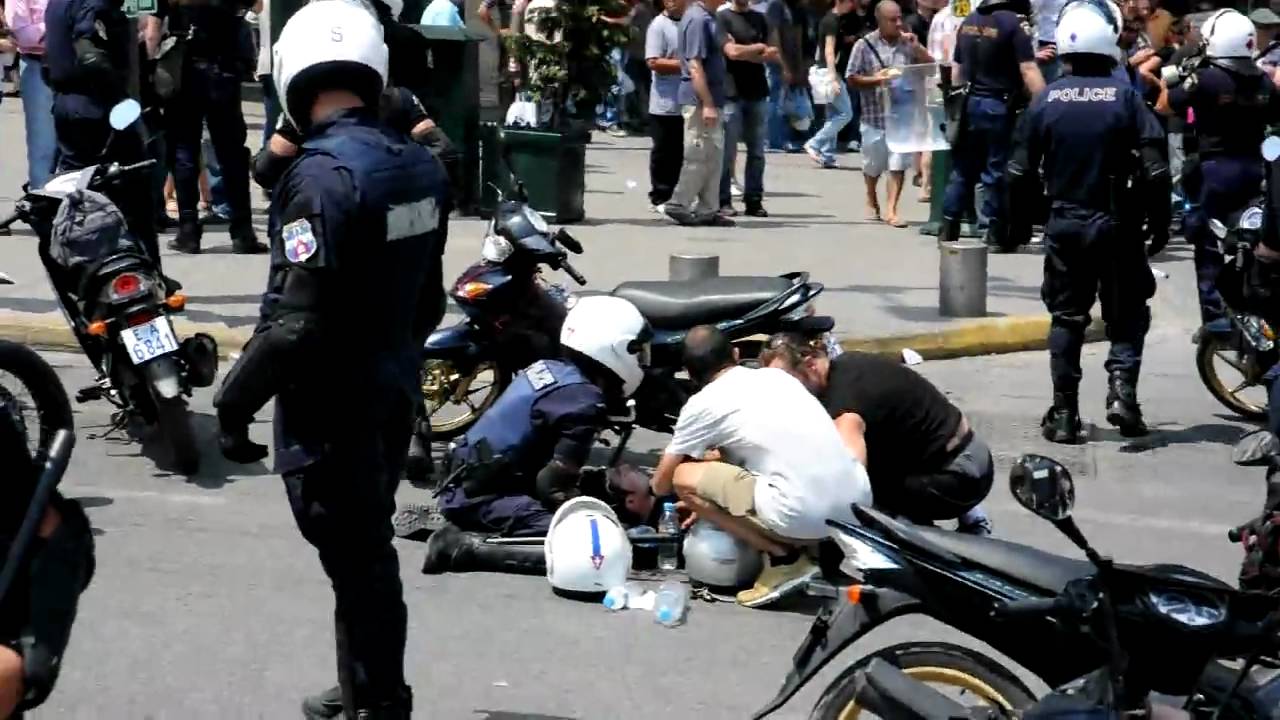 Δολοφονική επίθεση «πρόσφυγα» σε αστυνομικό της ομάδας ΔΙΑΣ - Το έκρυψαν τα ΜΜΕ