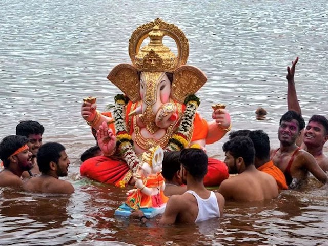 10 दिनों तक भक्तों पर कृपा बारिश करने के बाद अनंत चतुर्दशी पर आज गणपति की विदाई शुरू हो गई है