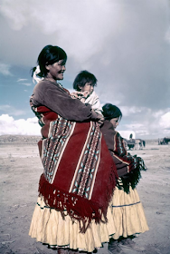 Ceremonial entre tribus de indios americanos en los años 40