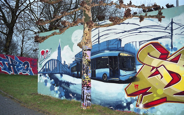 Graffiti, Rijnkade, Arnhem, december 2017. AgfaPhoto Vista Plus 400. Foto: Robert van der Kroft