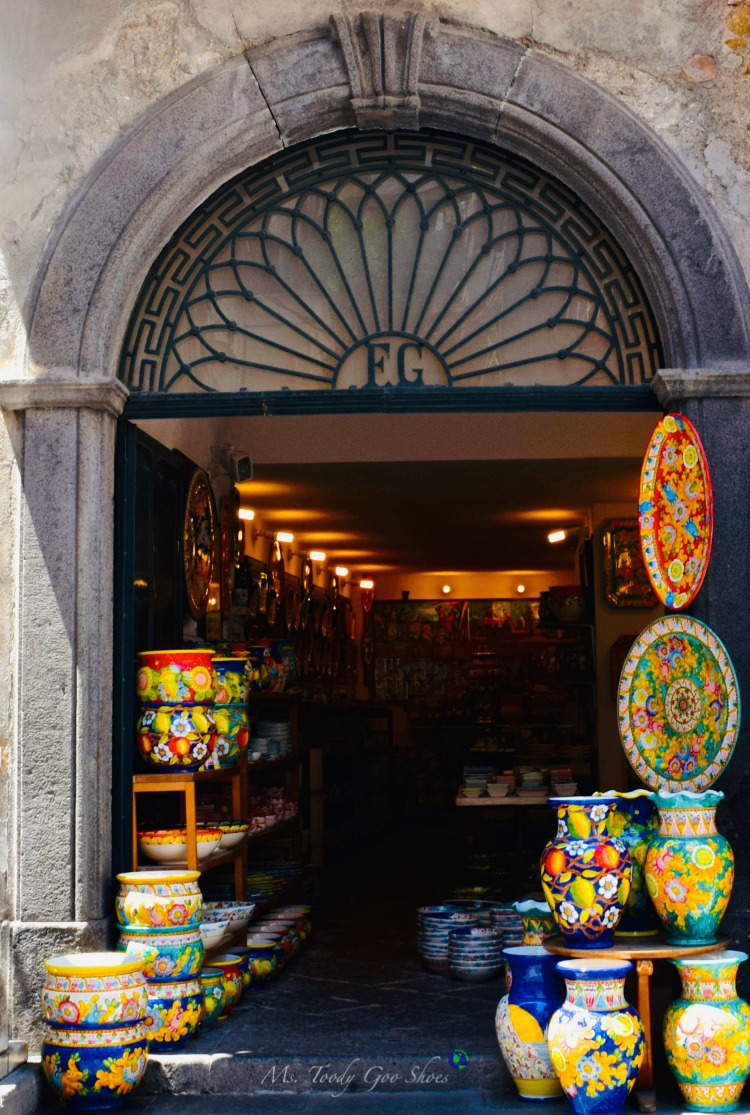 Are you seduced by a charming storefront? This one is in Amalfi, Italy | Ms. Toody Goo Shoes