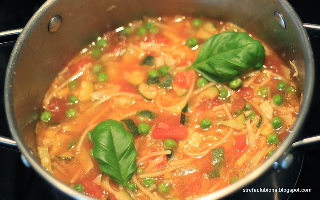 http://strefaulubiona.blogspot.com/2014/08/minestrone-czyli-woska-zupa-jarzynowa.html