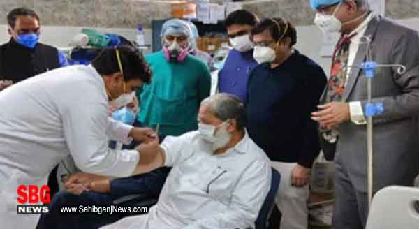 हरियाणा के स्वास्थ्य मंत्री अनिल विज ने लगवाया Covaxin का पहला टीका