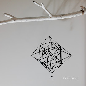 Himmeli, pillihimmeli, straw himmeli,askarteluidea, jouluaskartelu, muovipilleistä modern geometric
