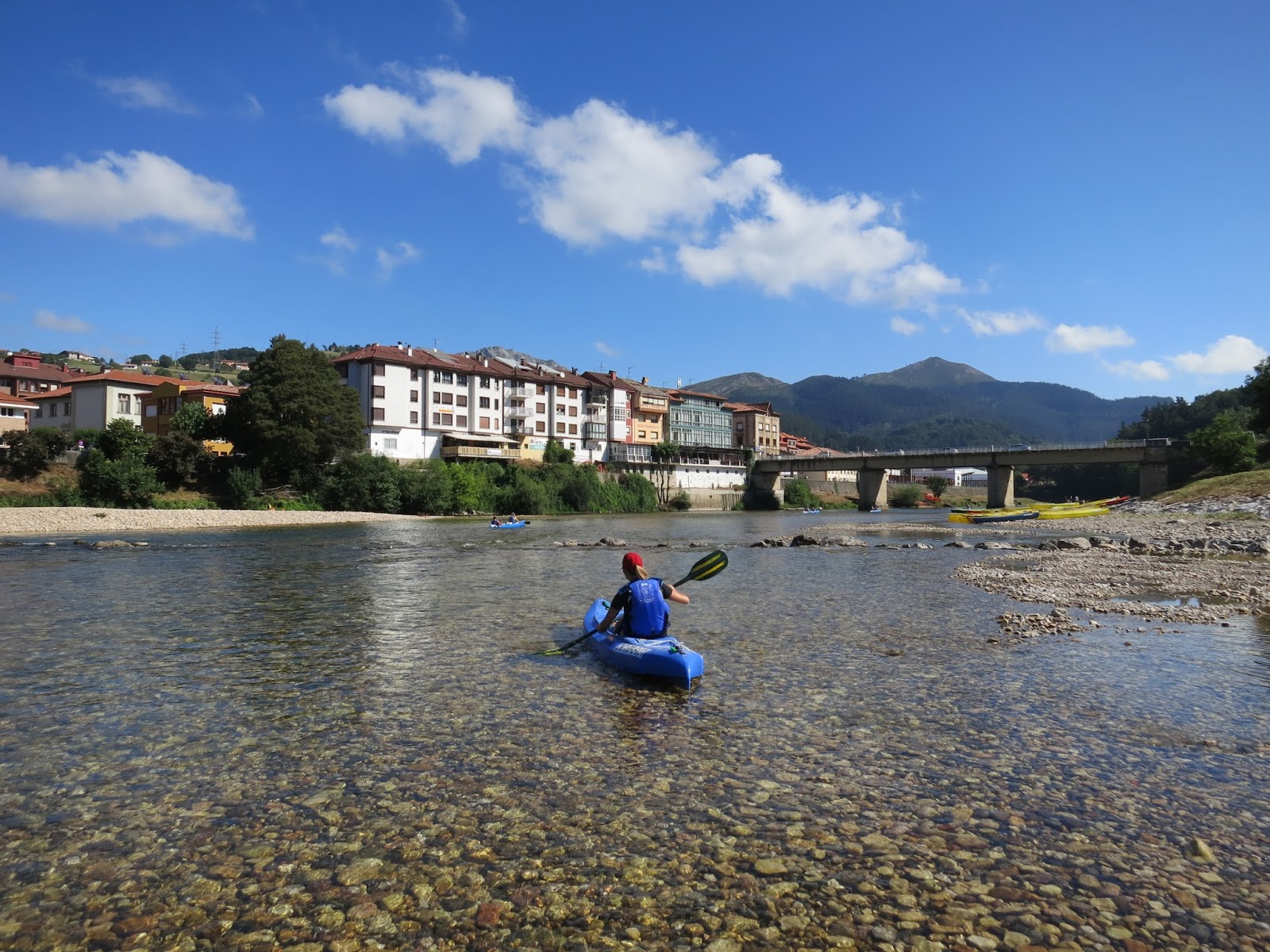 Itchy Feet Adventures: Arriondas – Kayaking on the River Sella