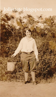 Girl with bucket from collection of Helen Killeen Parker  http://jollettetc.blogspot.com