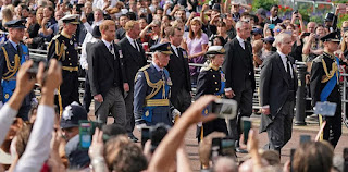Queen's coffin procession to Westminster Hall