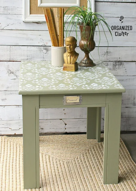 A Damask Garage Sale End Table Upcycle #damask #stencil #upcycle #garagesalefind #anniesloanchalkpaint #ASCP #chateaugrey #stencil