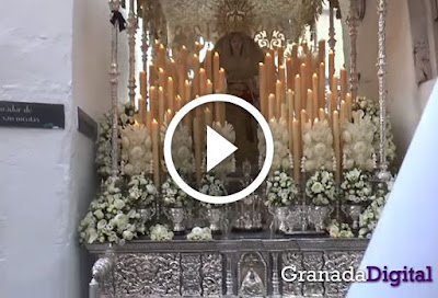 Impresionante: Misterio y palio de la Aurora en estrechez del Albayzín de Granada en la Calle Grifos de San José en la ciudad nazarí grabado por Granada Digital